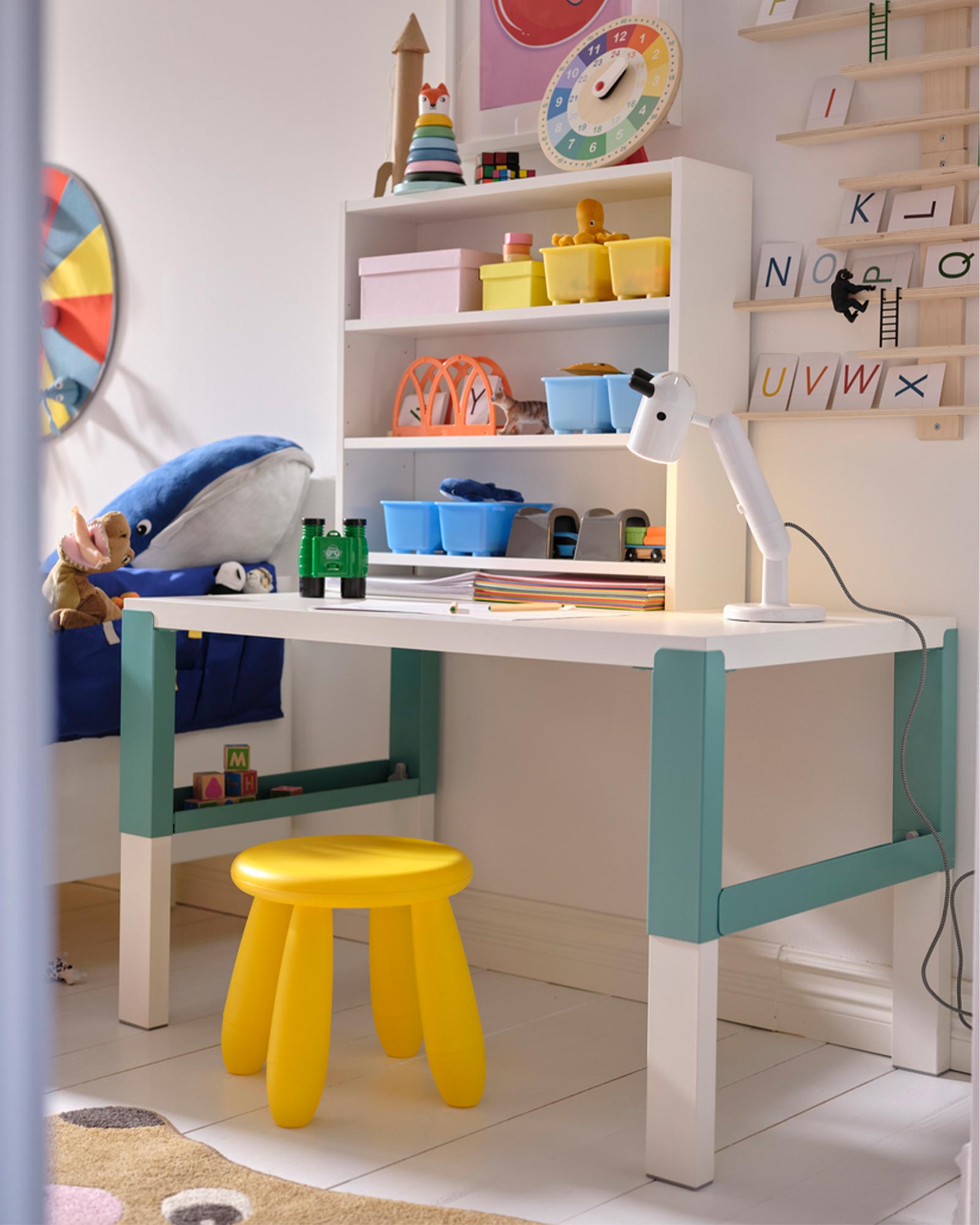 IKEA-a small childrens room 02