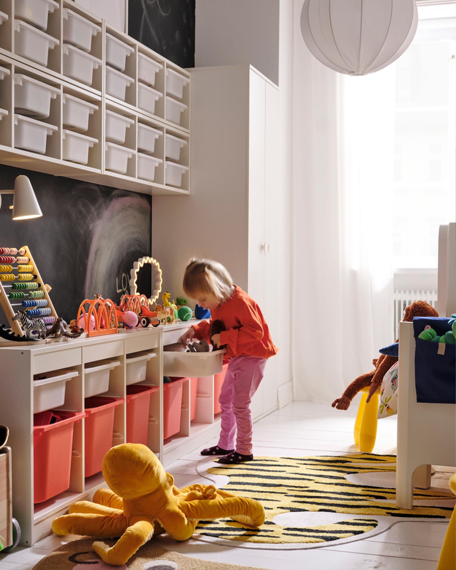 IKEA-a small childrens room 06
