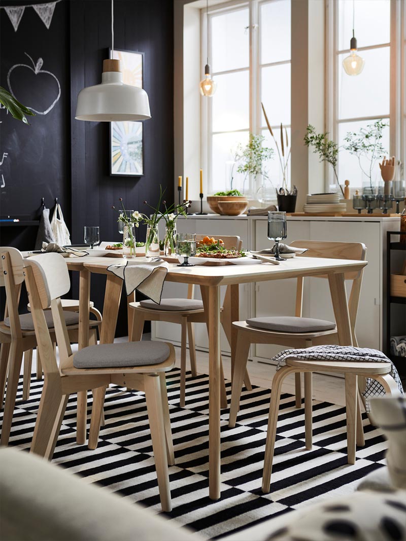 IKEA-iskandinav kafe atmosferine sahip rahat bir yemek odasi 8