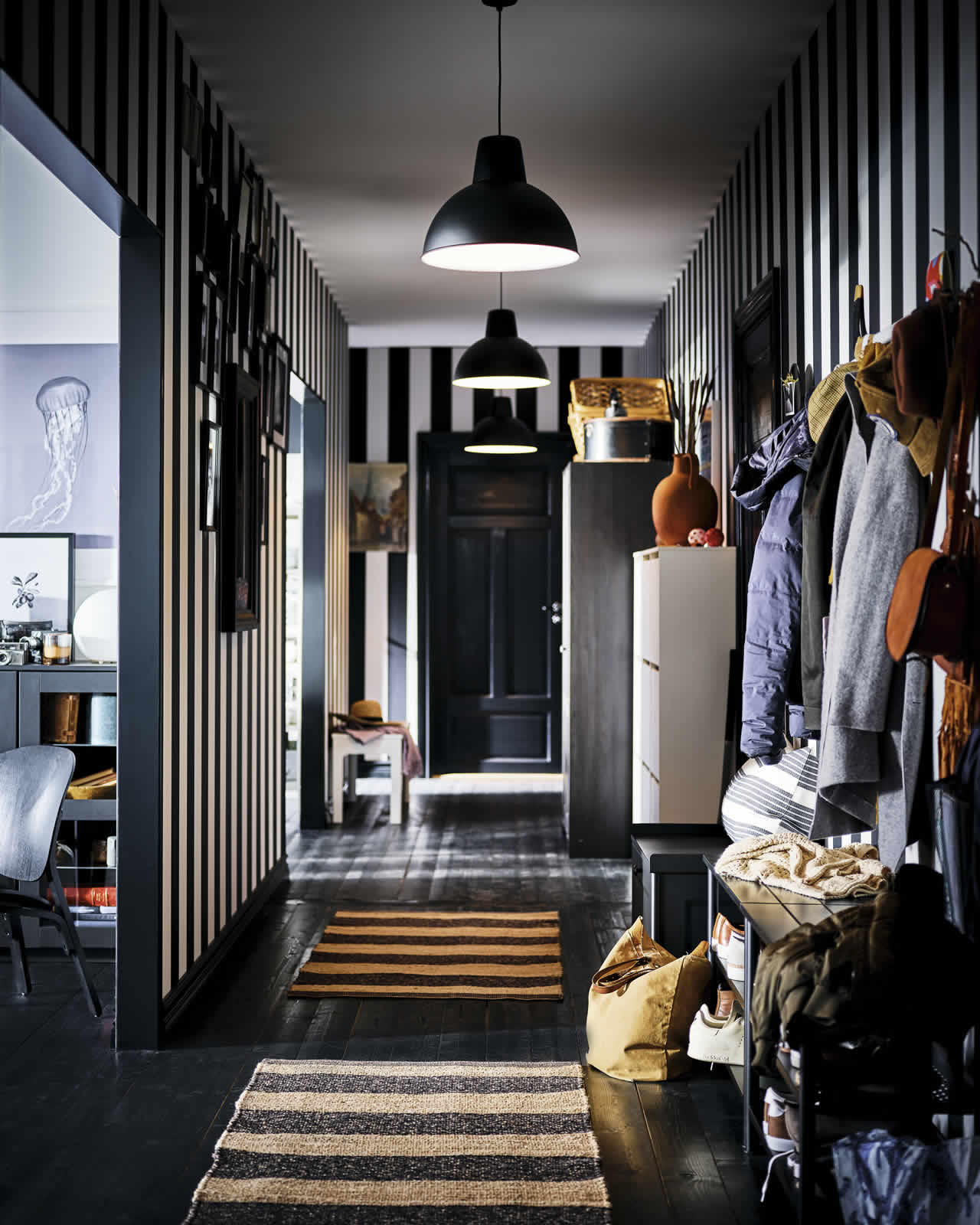 Ideas - Home 6 - Uygun bir bütçeyle düzenleyebileceğiniz siyah ve beyaz tonların kullanıldığı bir oda