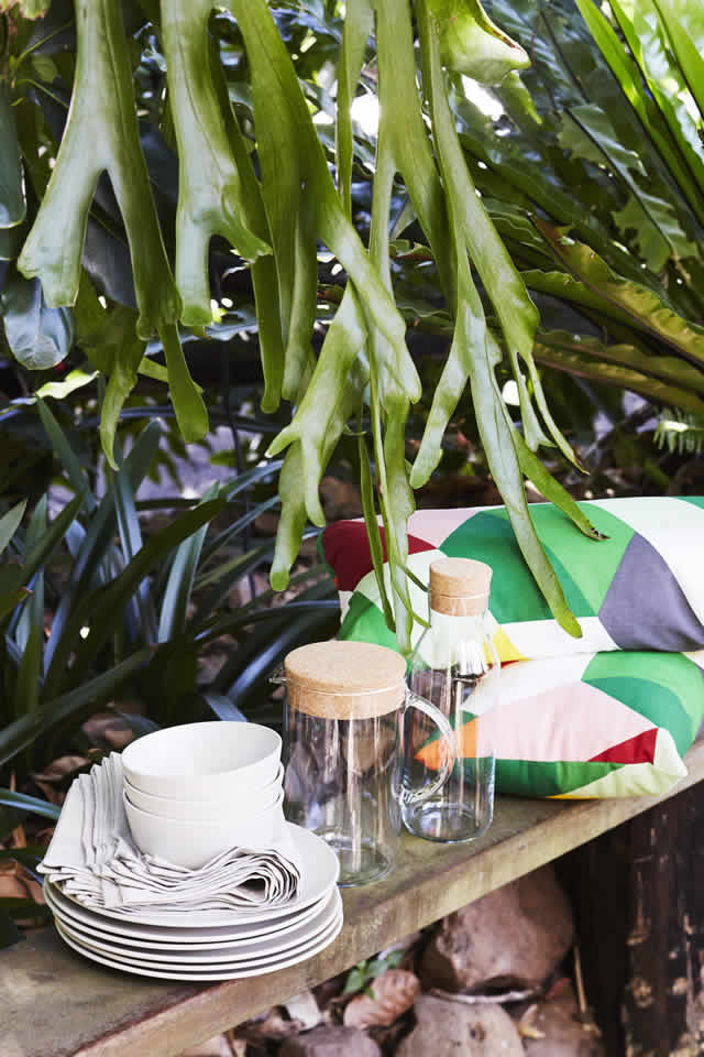 IKEA Ideas - Home visit: Host a colorful outdoor feast