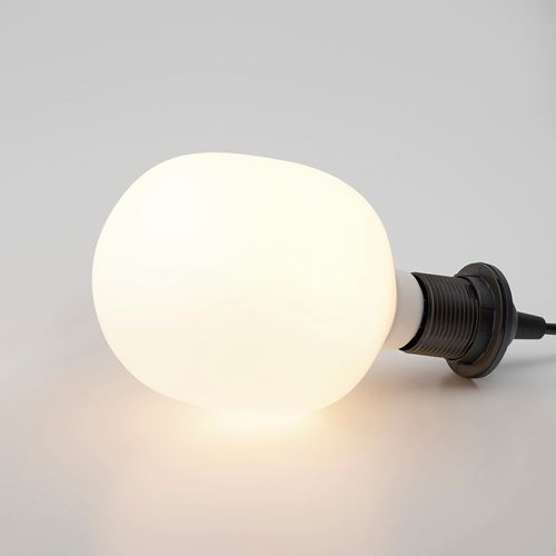 TRADFRI, LED ampul E27, Işık rengi: Sıcak beyaz (2700 Kelvin), 470 lm